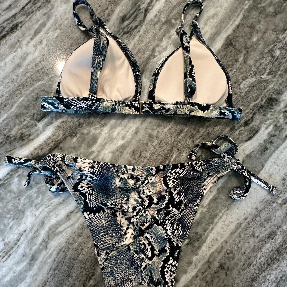 Shade & Shore 2-Piece Snake Triangle Bikini Top (M) and Cheeky Bottom (S) - Picture 4 of 5